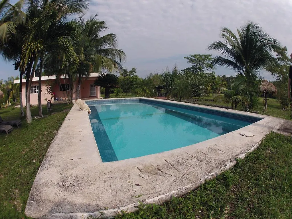 Rancho Alvarez & Hostal Cozumel 0*,