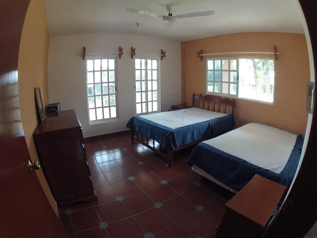Rancho Alvarez & Hostal Cozumel 0*,