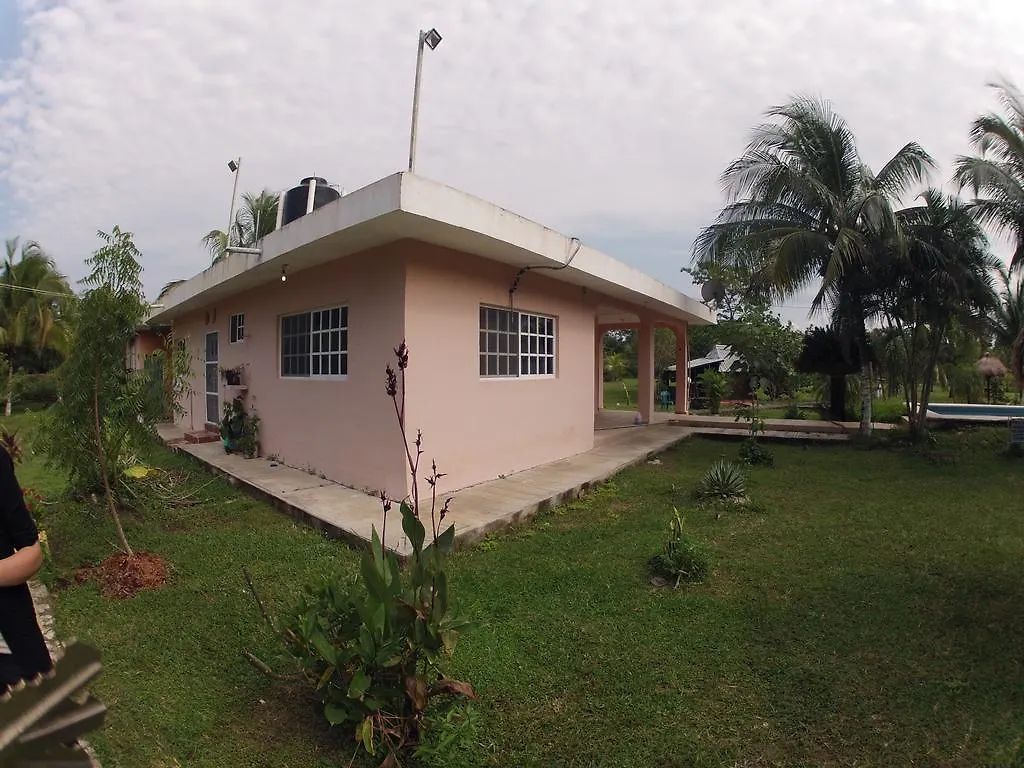 Rancho Alvarez & Hostal Cozumel 0*,